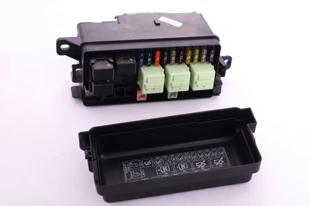 Caja Distribución Fusibles Sistema Eléctrico para Mini Cooper R55 R56 LCI R60 con número de pieza 9240943 Mini Cooper R55 R56 LCI R60 Caja Distribución Fusibles Sistema Eléctrico - SKU 9240943 - Número de pieza 9240943