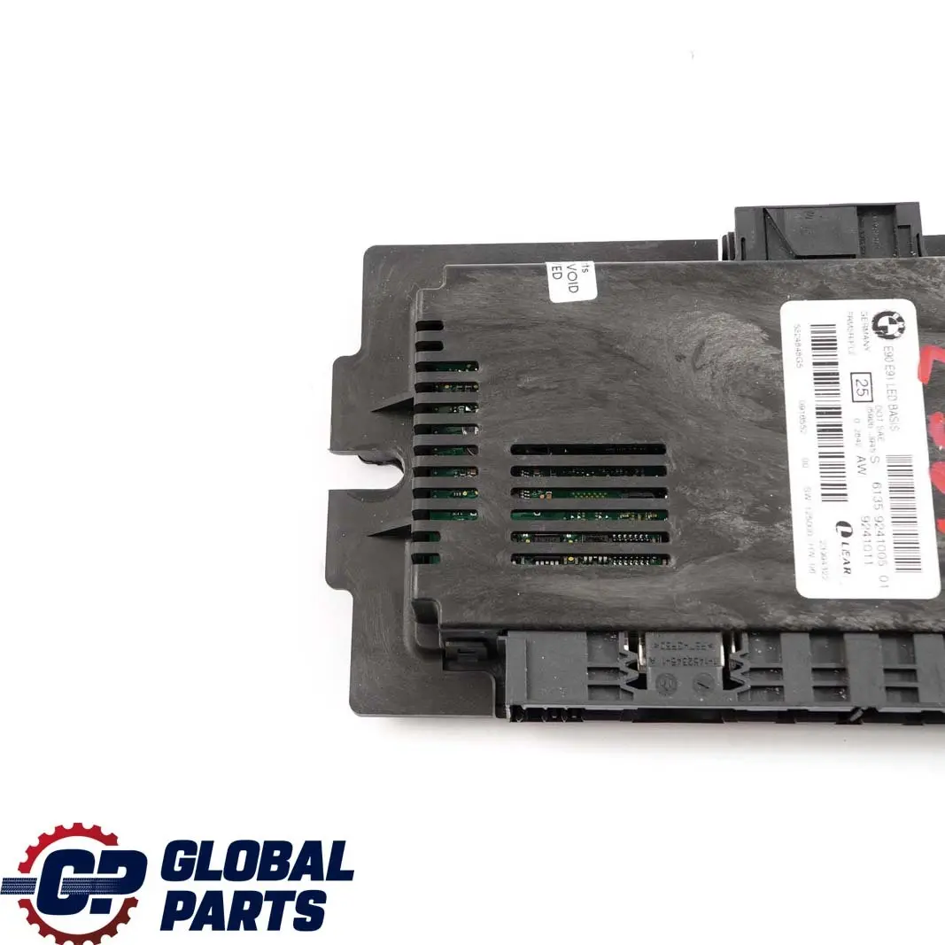 Modulo di controllo luci vano piedi LCM Base LED per BMW Serie 3 E90 LCI con numero di parte 9241005 BMW Serie 3 E90 LCI Modulo di controllo luci vano piedi LCM Base LED - SKU 9241005 - Numero di parte 9241005