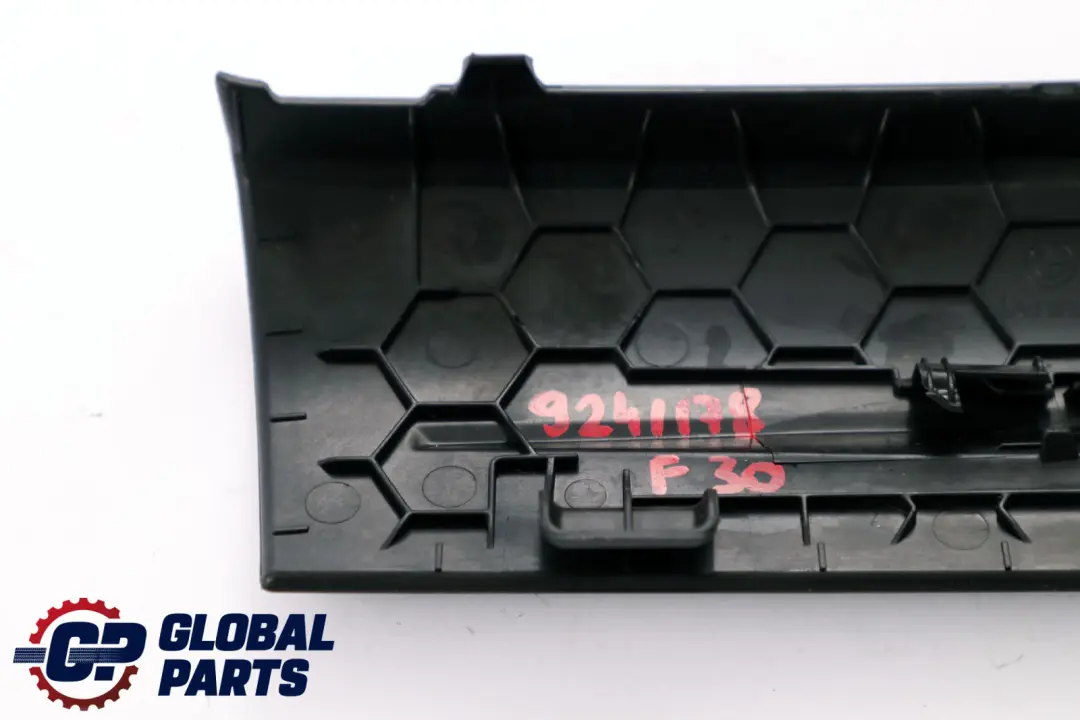 Osłona Zaślepka Panel Konsoli Deski Rozdzielczej 9218562 do BMW F30 F32 F80 M3 o numerze 9241178 BMW F30 F32 F80 M3 Osłona Zaślepka Panel Konsoli Deski Rozdzielczej 9218562 - SKU 9241178 - Numer Części 9241178