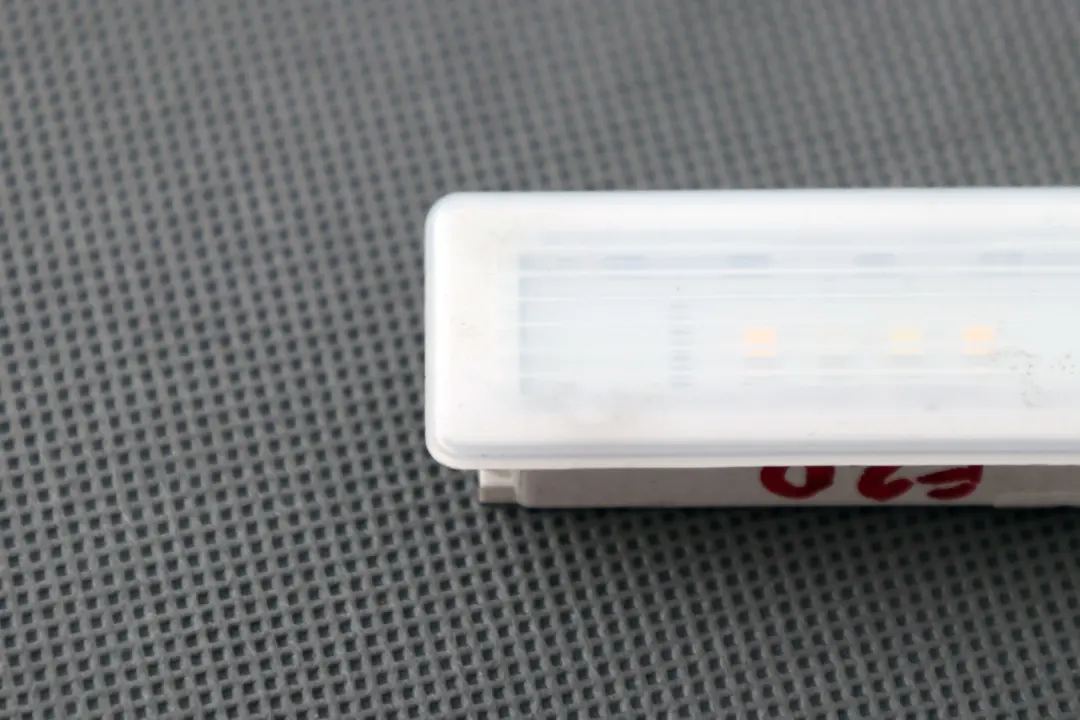 Interior Footwell Light LED Lamp para BMW 1 2 3 4 5 F01 F10 F20 F30 F45 F80 con número de pieza 9242161 BMW 1 2 3 4 5 F01 F10 F20 F30 F45 F80 Interior Footwell Light LED Lamp - SKU 9242161 - Número de pieza 9242161