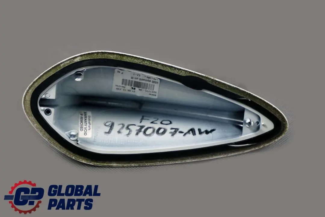 Alloggiamento Vuoto Antenna Tetto Shark Alpinweiss 3 per BMW F20 F21 con numero di parte 9257007 BMW F20 F21 Alloggiamento Vuoto Antenna Tetto Shark Alpinweiss 3 - SKU 9257007-AW - Numero di parte 9257007