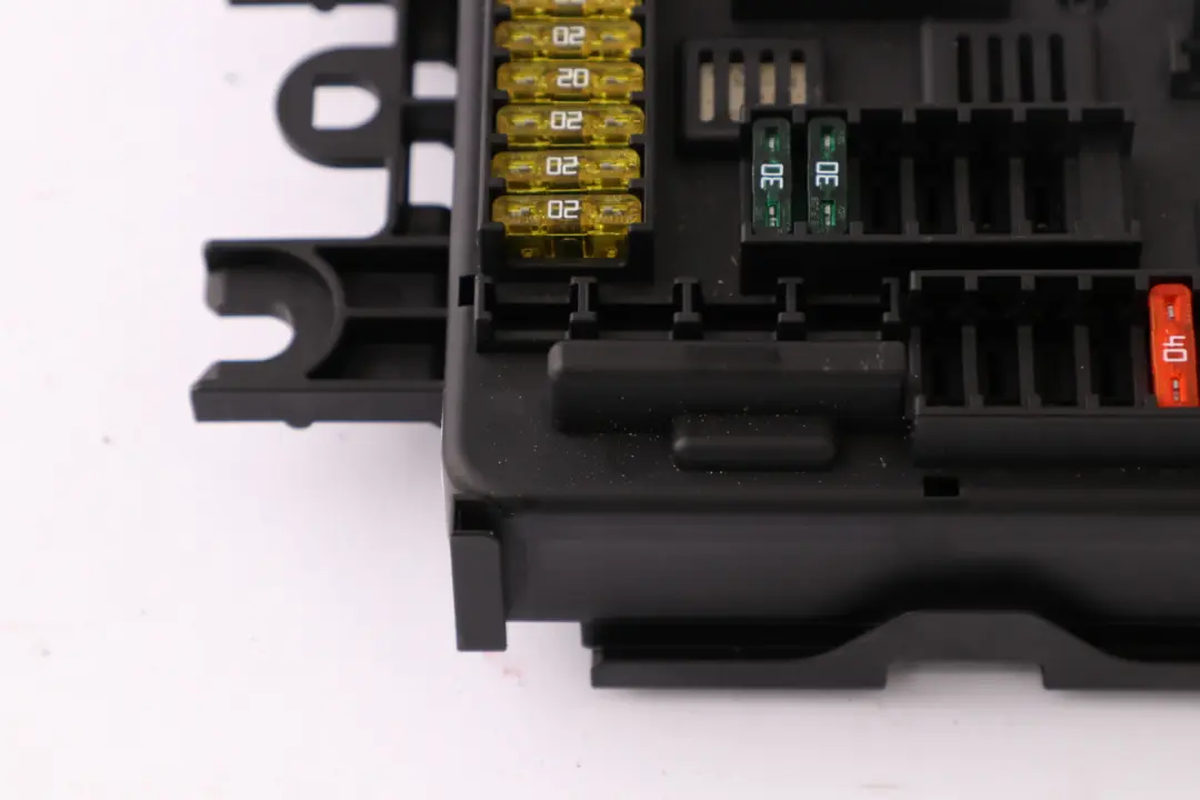 Distribution Fuse Box Rear to BMW 1 3 4 Series F20 F21 F30 F31 F32 Power with Part number 9259466 BMW 1 3 4 Series F20 F21 F30 F31 F32 Power Distribution Fuse Box Rear - SKU 9261111 - Part number 9259466