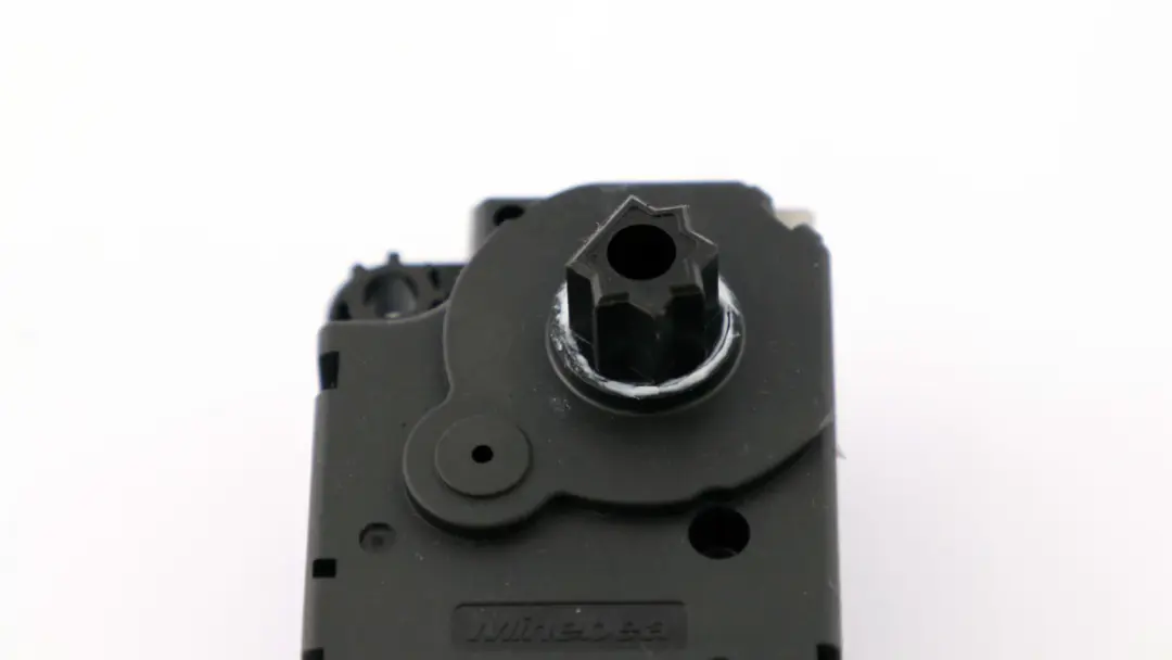 Actionneur Distribution d'air Volet Matrice Chauffage pour Mini R55 R56 R57 LCI à propos du numéro de pièce 9286871 Mini R55 R56 R57 LCI Actionneur Distribution d'air Volet Matrice Chauffage - SKU 9286871 - Numéro de pièce 9286871