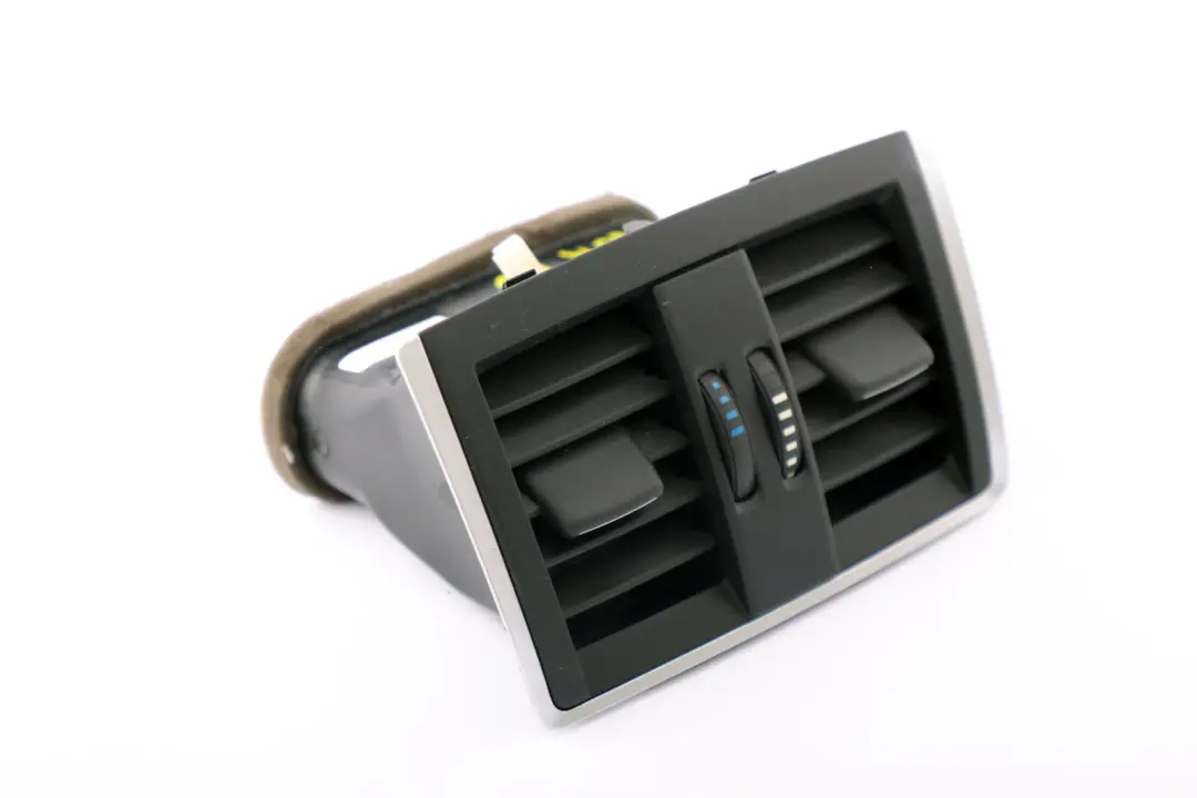 Kratka Nawiewu Tylna Tył do BMW F30 F31 F80 M3 F82 M4 LCI o numerze 9333675 BMW F30 F31 F80 M3 F82 M4 LCI Kratka Nawiewu Tylna Tył - SKU 9333675 - Numer Części 9333675