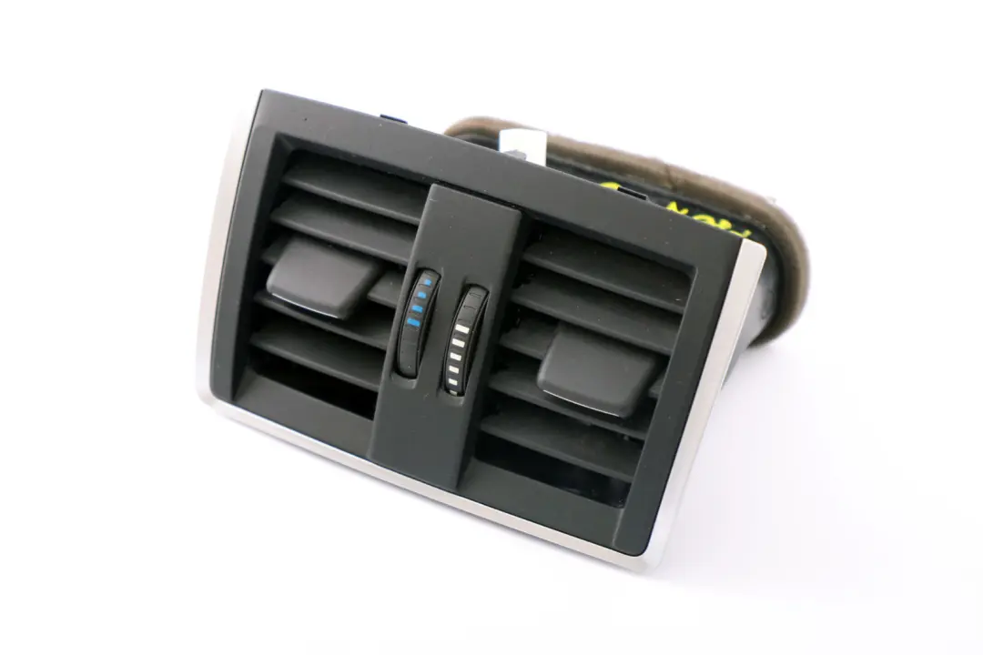 Kratka Nawiewu Tylna Tył do BMW F30 F31 F80 M3 F82 M4 LCI o numerze 9333675 BMW F30 F31 F80 M3 F82 M4 LCI Kratka Nawiewu Tylna Tył - SKU 9333675 - Numer Części 9333675