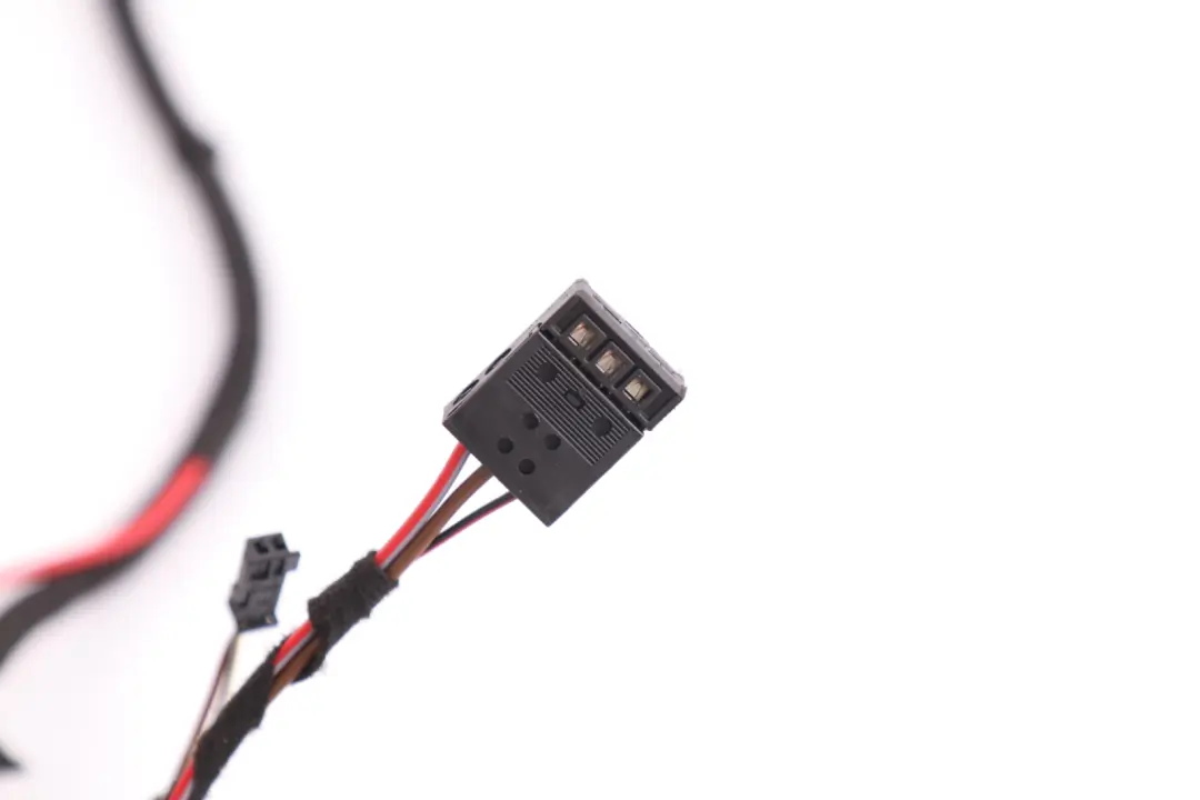 Cableado Mazo Tapa Trasera Tronco Derecho O/S 9251725 para BMW F20 F21 LCI con número de pieza 9335306 BMW F20 F21 LCI Cableado Mazo Tapa Trasera Tronco Derecho O/S 9251725 - SKU 9335306 - Número de pieza 9335306