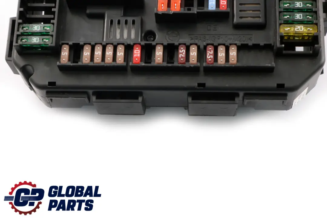 Caja De fusibles De distribucion delantera para BMW F20 F21 F30 F31 F34 con número de pieza 9337879 BMW F20 F21 F30 F31 F34 Caja De fusibles De distribucion delantera - SKU 9337879 - Número de pieza 9337879