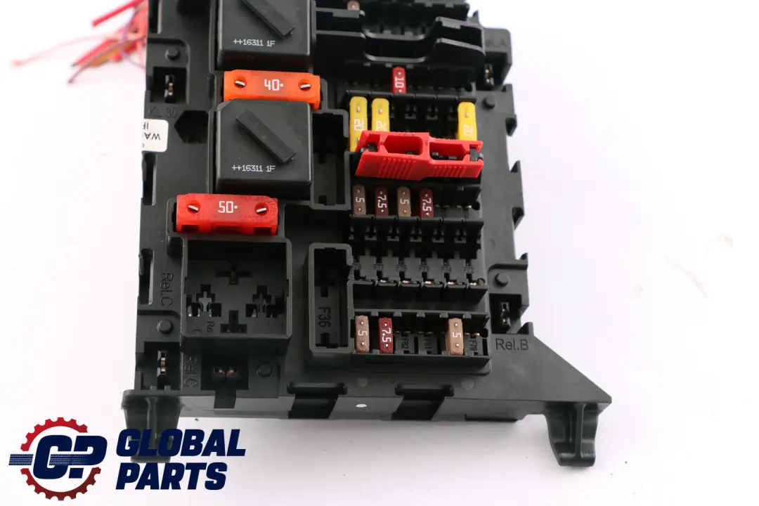 Scatola fusibili distribuzione elettrica posteriore per Mini F54 F56 F57 F60 con numero di parte 9360501 Mini F54 F56 F57 F60 Scatola fusibili distribuzione elettrica posteriore - SKU 9360501 - Numero di parte 9360501