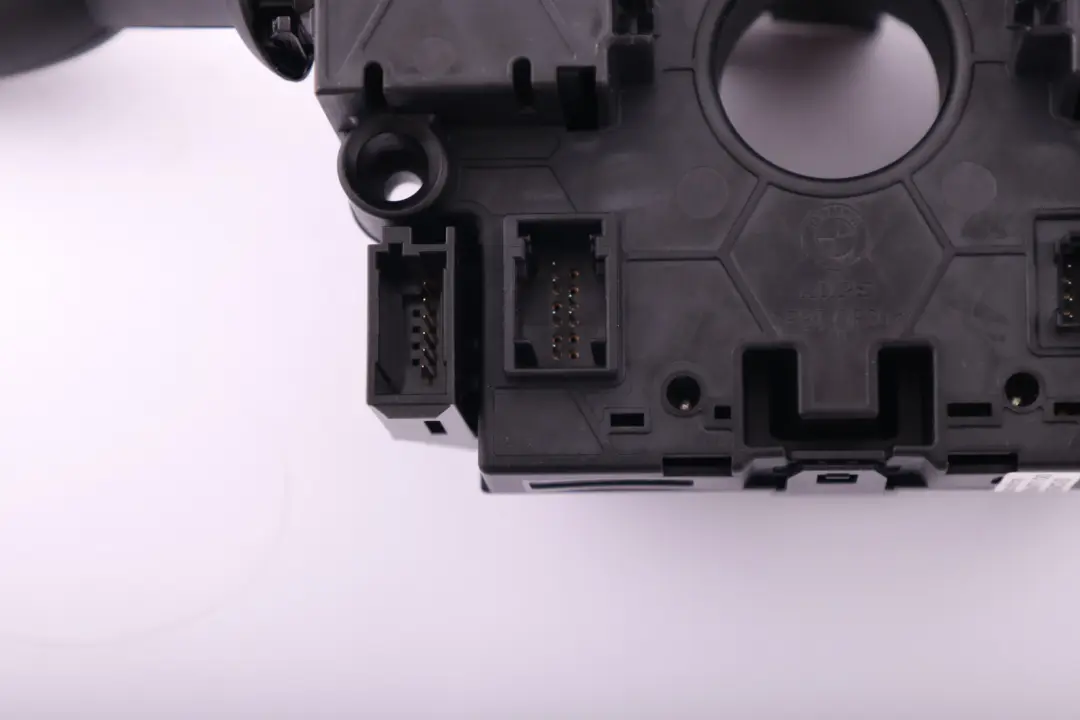 Manetka Przełącznik Zespolony Kierownicy do Mini Cooper F55 F56 o numerze 9374320 Mini Cooper F55 F56 Manetka Przełącznik Zespolony Kierownicy - SKU 9374320 - Numer Części 9374320