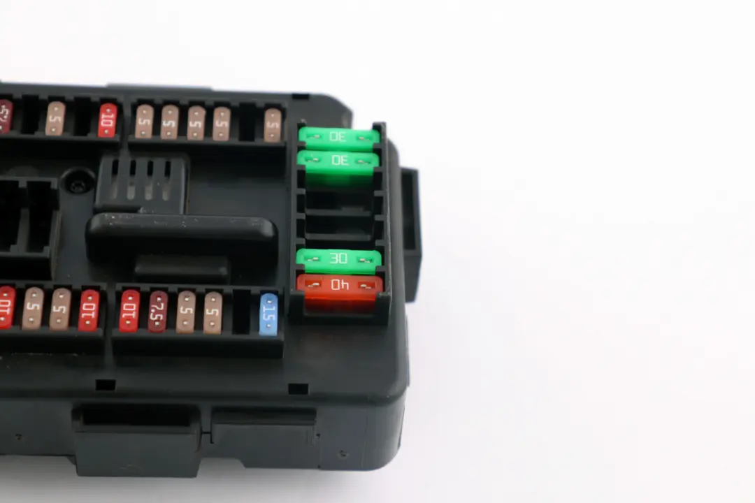  Boîte À Fusibles BMW F20 F21 F30 F31 F34 Distribution Alimentation Avant - SKU 9389068 - Numéro de pièce 9389068