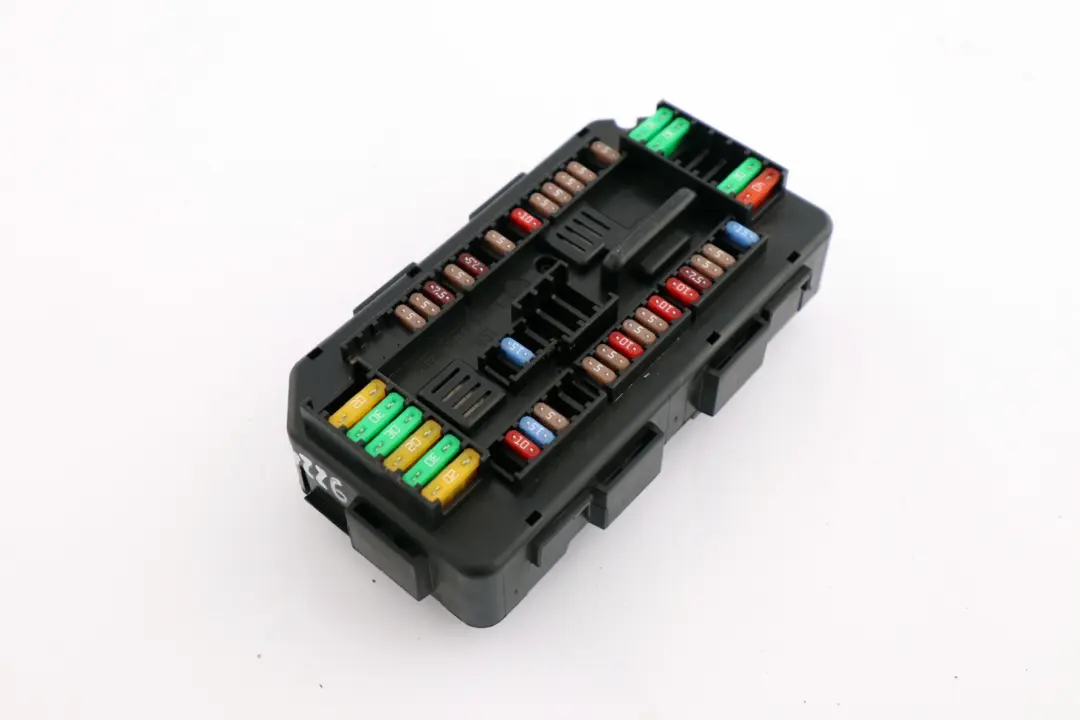  Caja De Fusibles BMW F20 F21 F30 F31 F34 Distribución Energía Delantera - SKU 9389068 - Número de pieza 9389068