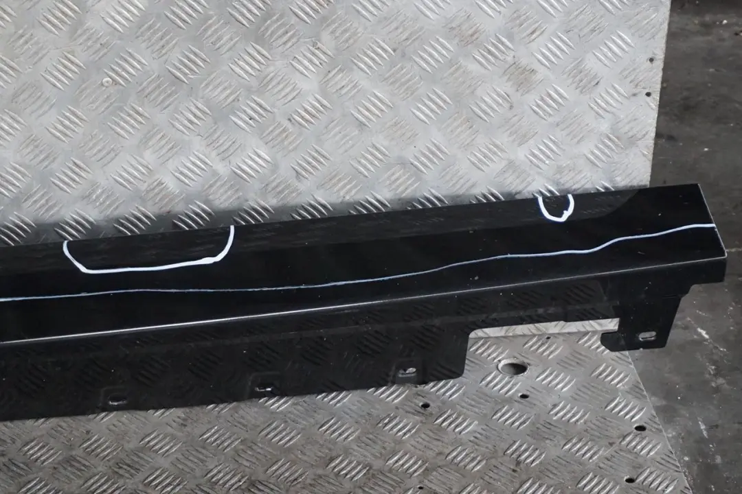 Sill Strip Side Skirt Right O/S Schwarz 2 Black - 668 to BMW 1 2 Series F40 F44 with Part number 9464568 BMW 1 2 Series F40 F44 Sill Strip Side Skirt Right O/S Schwarz 2 Black - 668 - SKU 9464568-SCH - Part number 9464568