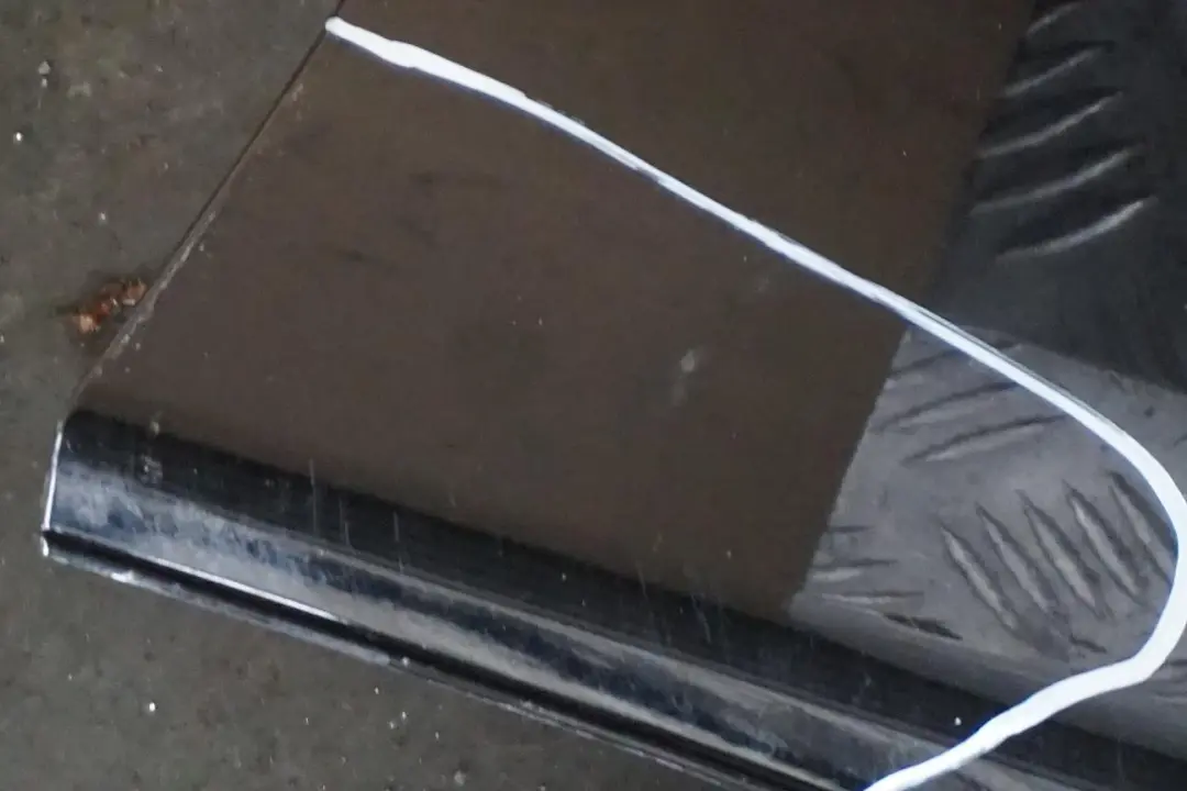 Nakładka listwa próg prawy schwarz do BMW F40 o numerze 9464568 BMW F40 Nakładka listwa próg prawy schwarz - SKU 9464568-SCH - Numer Części 9464568