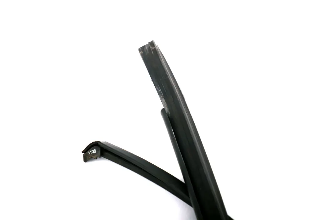 Compatriote Joint Guidage de Fenetre Porte Arriere Droit pour Mini Cooper R60 à propos du numéro de pièce 9800614 Mini Cooper R60 Compatriote Joint Guidage de Fenetre Porte Arriere Droit - SKU 9800614 - Numéro de pièce 9800614