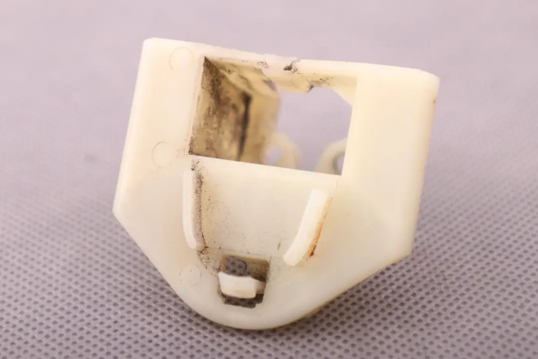 Mocujący Uchwyt Tył Lewy Klamki do BMW Mini R60 R61 Element o numerze 9800627 BMW Mini R60 R61 Element Mocujący Uchwyt Tył Lewy Klamki - SKU 9800627 - Numer Części 9800627