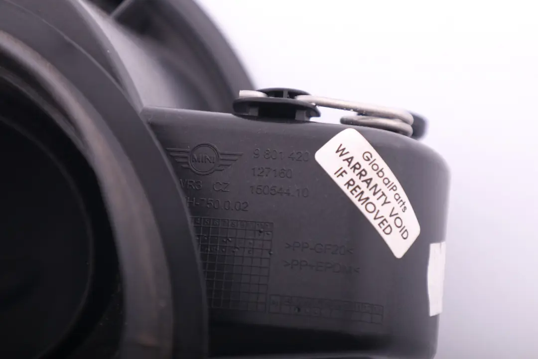 Carcasa De La tapa del deposito De combustible para Mini One Countryman R60 con número de pieza 9801420 Mini One Countryman R60 Carcasa De La tapa del deposito De combustible - SKU 9801420 - Número de pieza 9801420