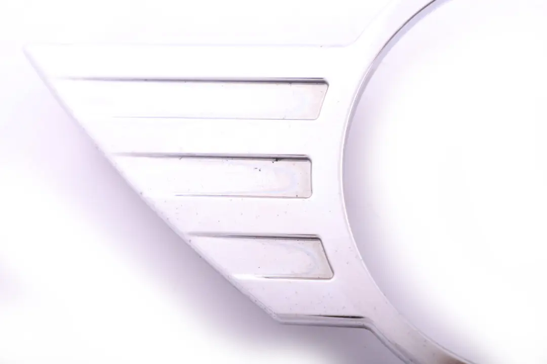 Stemma Emblema Posteriore Cofano Bagagliaio Cromato per Mini Cooper R60 R61 con numero di parte 9801607 Mini Cooper R60 R61 Stemma Emblema Posteriore Cofano Bagagliaio Cromato - SKU 9801607 - Numero di parte 9801607