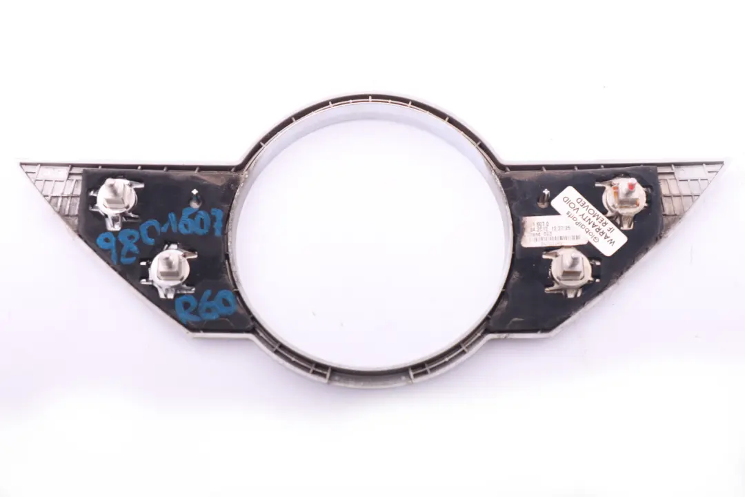 Emblema Embellecedor Tapa Trasera Maletero Cromado para Mini One R60 R61 con número de pieza 9801607 Mini One R60 R61 Emblema Embellecedor Tapa Trasera Maletero Cromado - SKU 9801607 - Número de pieza 9801607