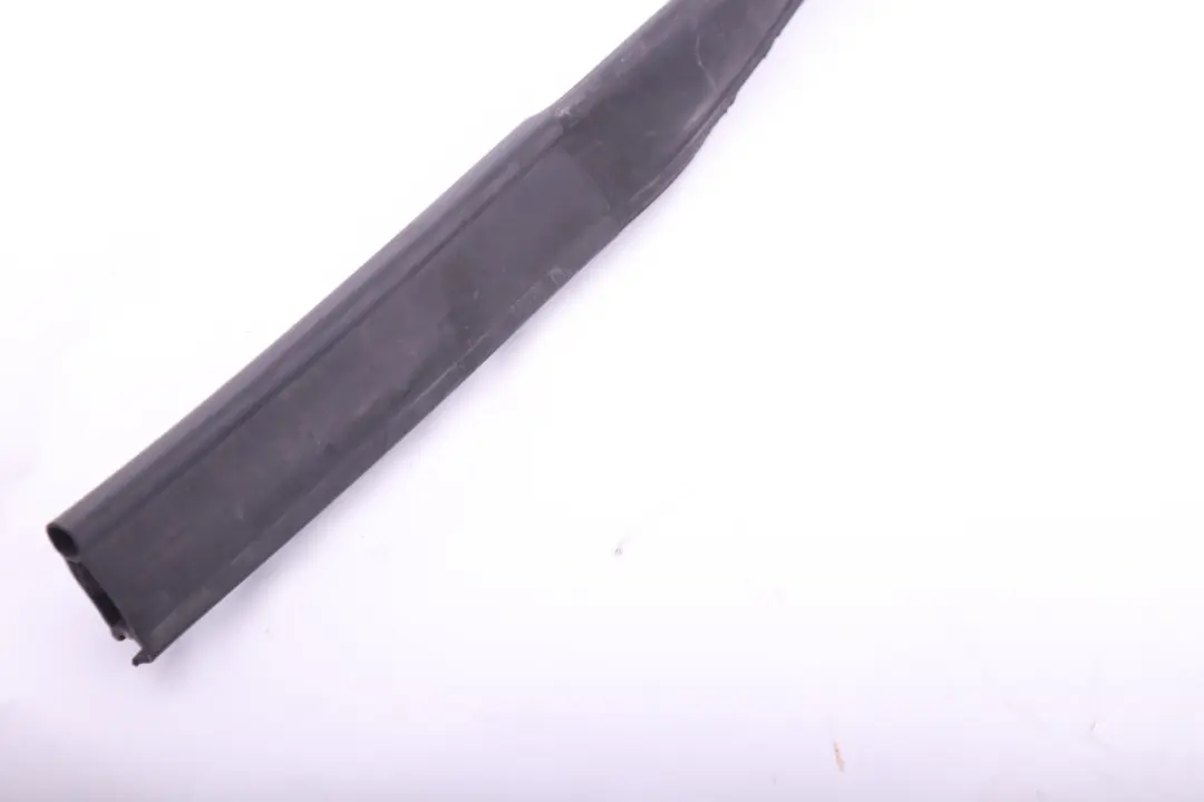 Uszczelka Maski Silnika Tylna Tył do MINI R60 R61 o numerze 9801933 MINI R60 R61 Uszczelka Maski Silnika Tylna Tył - SKU 9801933 - Numer Części 9801933