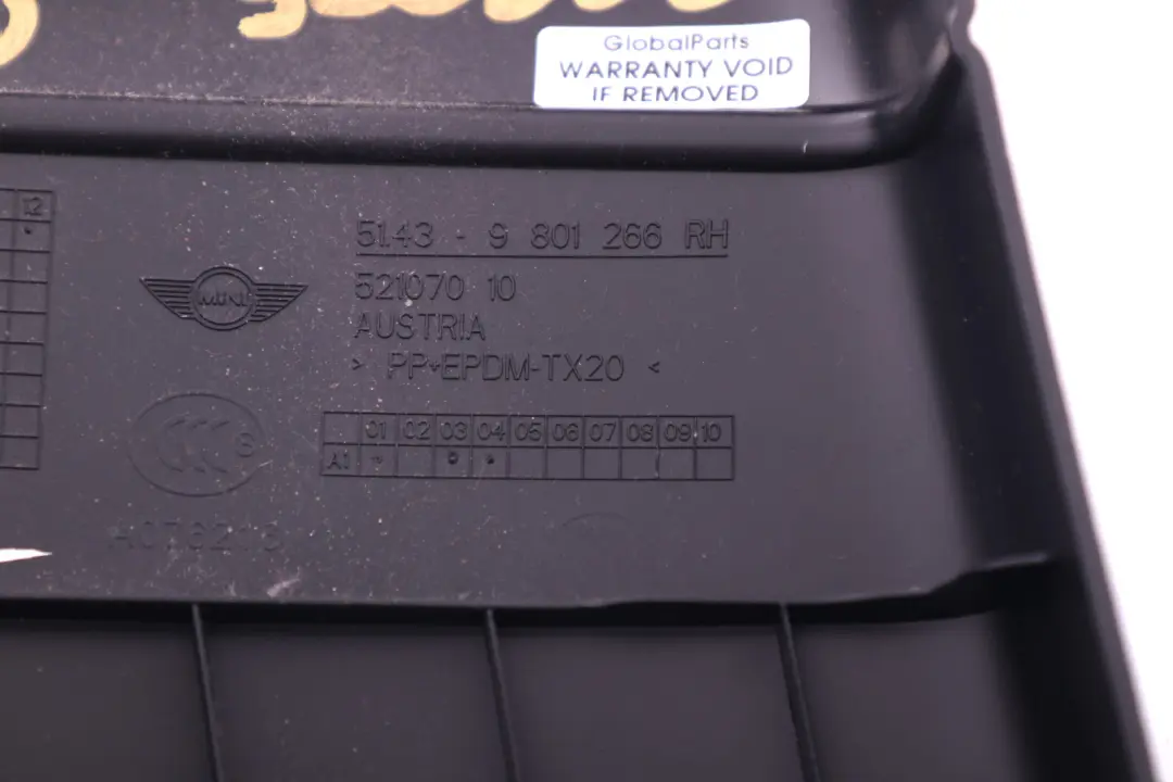 Prawa Osłona Obudowa Słupka do MINI Countryman R60 o numerze 9803598 MINI Countryman R60 Prawa Osłona Obudowa Słupka - SKU 9803598 - Numer Części 9803598