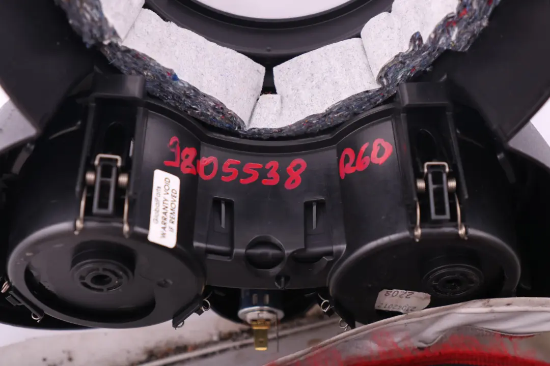 Osłona Konsoli Tunelu do Mini R60 Countryman o numerze 9805538 Mini R60 Countryman Osłona Konsoli Tunelu - SKU 9805538 - Numer Części 9805538