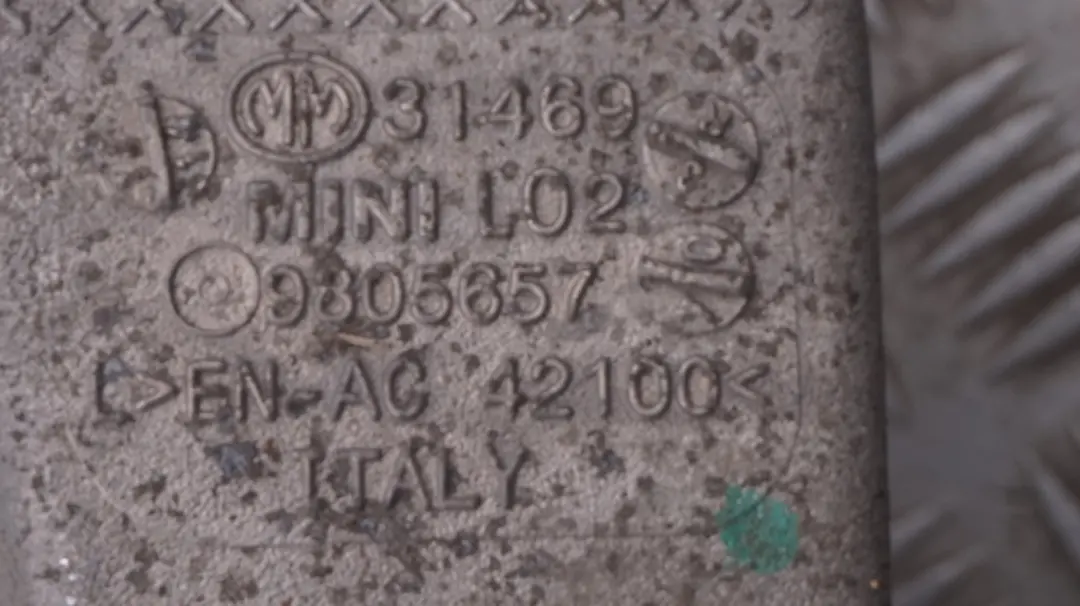 Zwrotnica lewy tył N47N 112HP do MINI Paceman D R61 o numerze 9805657 MINI Paceman D R61 Zwrotnica lewy tył N47N 112HP - SKU 9805657 - Numer Części 9805657