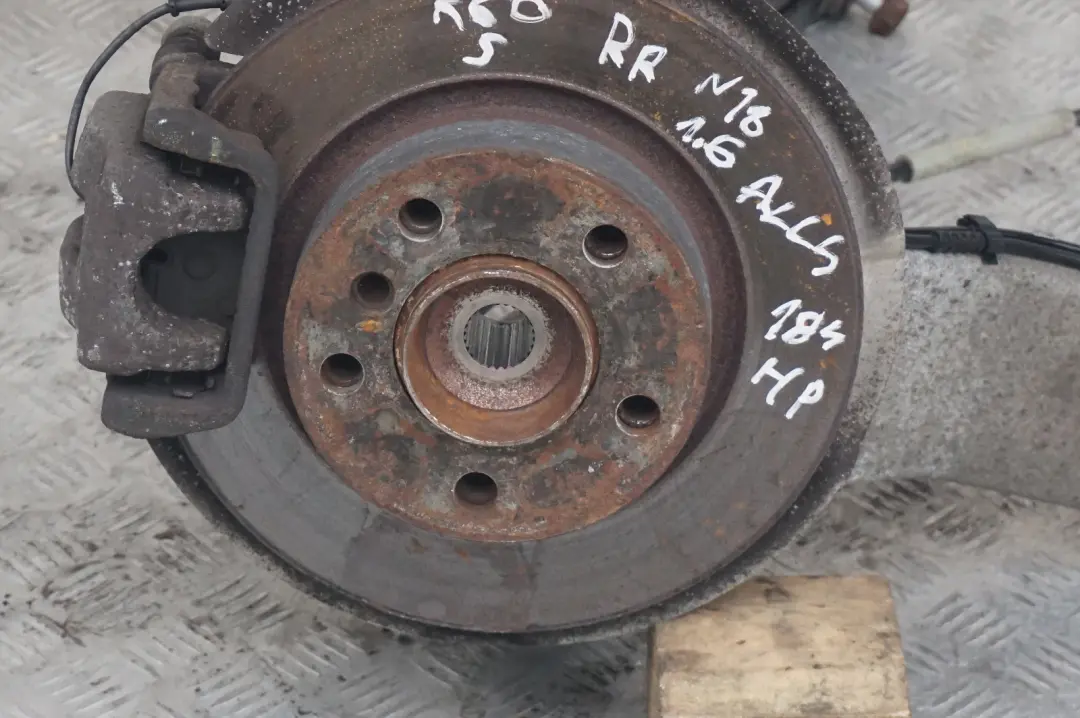 90HP Zwrotnica Piasta Prawy Tył do Mini R60 D W16 1.6 o numerze 9805658 Mini R60 D W16 1.6 90HP Zwrotnica Piasta Prawy Tył - SKU 9805658-1 - Numer Części 9805658