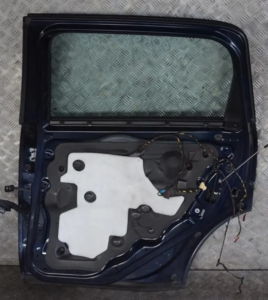 Puerta Trasera Derecha Azul Cosmico Metalizado - B13 para Mini Countryman R60 con número de pieza 9805930 Mini Countryman R60 Puerta Trasera Derecha Azul Cosmico Metalizado - B13 - SKU 9805930-COB - Número de pieza 9805930