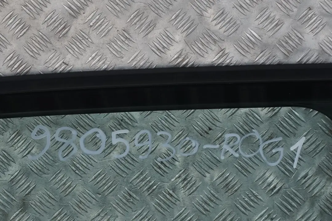 Puerta Trasera Derecha Gris Real Metalizado - A48 para Mini Countryman R60 1 con número de pieza 9805930 Mini Countryman R60 1 Puerta Trasera Derecha Gris Real Metalizado - A48 - SKU 9805930-ROG1 - Número de pieza 9805930