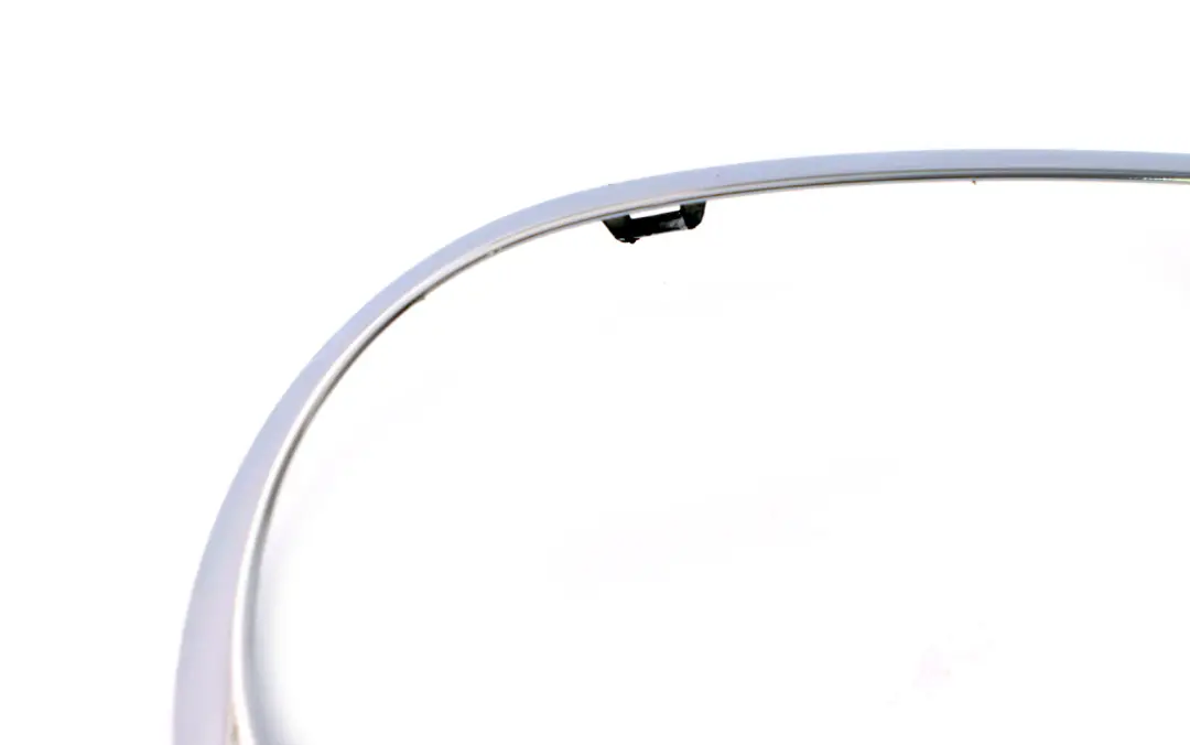 Cadre Feu Arriere Gauche Chrome pour Mini Countryman R60 à propos du numéro de pièce 9806935 Mini Countryman R60 Cadre Feu Arriere Gauche Chrome - SKU 9806935 - Numéro de pièce 9806935