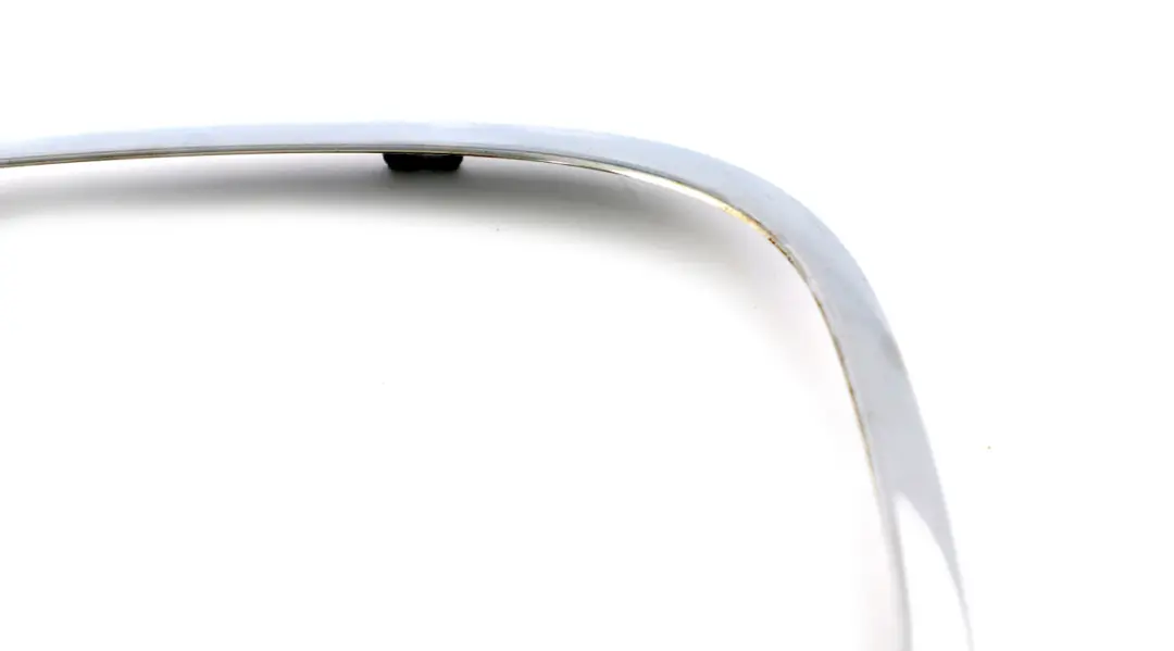 Embellecedor Anillo Luz Trasera Derecha Cromo para Mini Countryman 1 R60 con número de pieza 9806936 Mini Countryman 1 R60 Embellecedor Anillo Luz Trasera Derecha Cromo - SKU 9806936-1 - Número de pieza 9806936