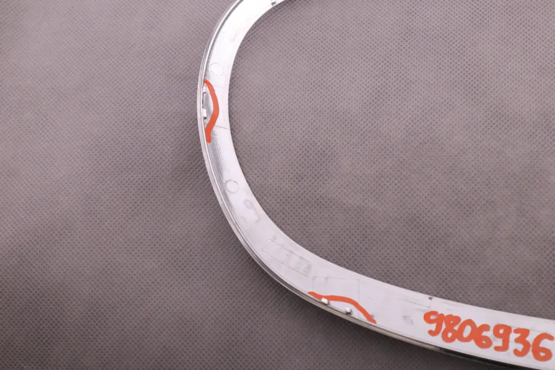 Cadre Feu Arriere Droite Chrome pour Mini Countryman R60 à propos du numéro de pièce 9806936 Mini Countryman R60 Cadre Feu Arriere Droite Chrome - SKU 9806936 - Numéro de pièce 9806936