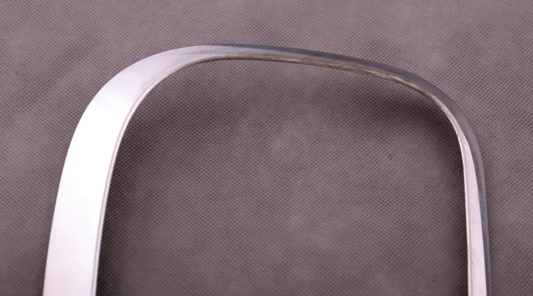 Chrom okular lampy prawy tył do MINI Countryman R60 o numerze 9806936 MINI Countryman R60 Chrom okular lampy prawy tył - SKU 9806936 - Numer Części 9806936