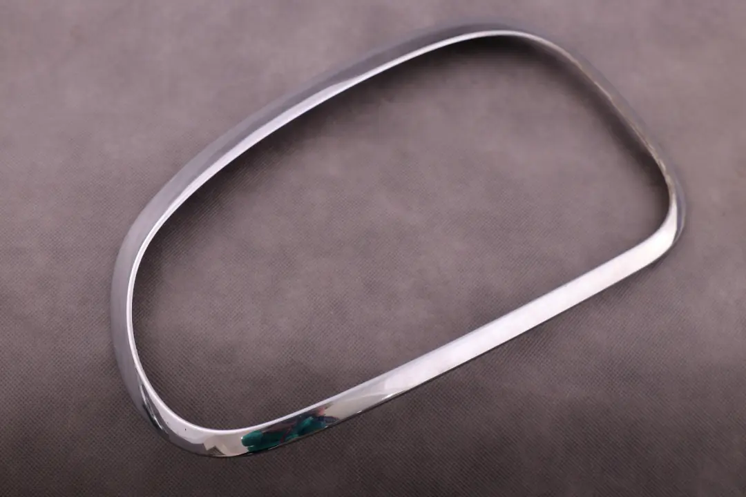 Cadre Feu Arriere Droite Chrome pour Mini Countryman R60 à propos du numéro de pièce 9806936 Mini Countryman R60 Cadre Feu Arriere Droite Chrome - SKU 9806936 - Numéro de pièce 9806936