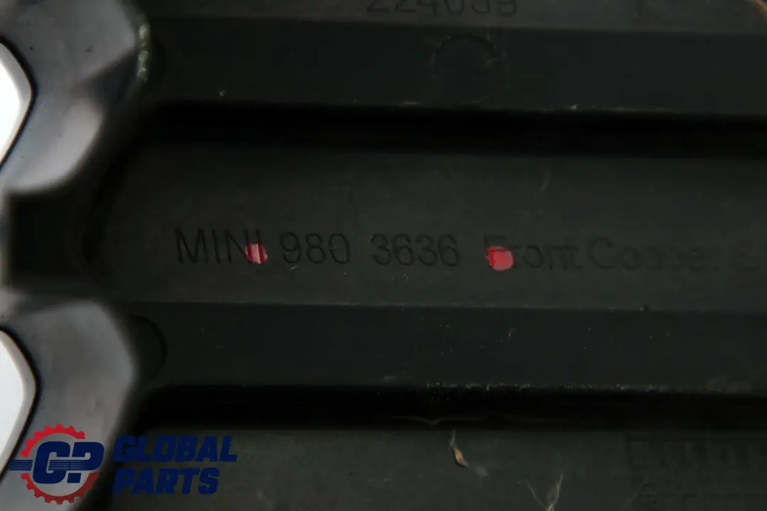 Compatriote R60 Avant Grille Entree D'Air Haut Noir pour Mini COOPER S à propos du numéro de pièce 9807476 Mini COOPER S Compatriote R60 Avant Grille Entree D'Air Haut Noir - SKU 9807476 - Numéro de pièce 9807476