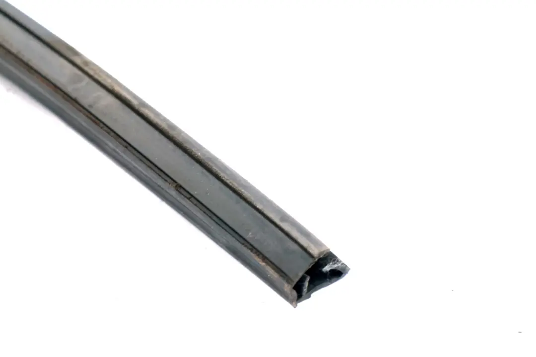 Guide de Fenetre Joint De Porte Avant Droit pour Mini Paceman R61 à propos du numéro de pièce 9808768 Mini Paceman R61 Guide de Fenetre Joint De Porte Avant Droit - SKU 9808768 - Numéro de pièce 9808768