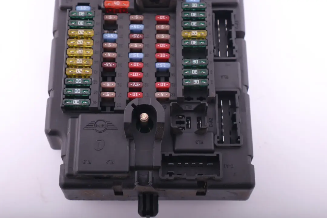 Caja De distribucion De fusibles Mini R60 Countryman High PL3 SPEG H6 para con número de pieza 9809381 Caja De distribucion De fusibles Mini R60 Countryman High PL3 SPEG H6 - SKU 9809381 - Número de pieza 9809381