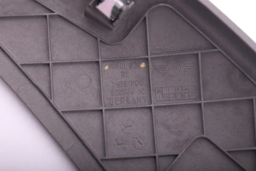 Panneau d'habillage de console centrale avant droite Dark Silver pour Mini R60 R61 à propos du numéro de pièce 9809546 Mini R60 R61 Panneau d'habillage de console centrale avant droite Dark Silver - SKU 9809546 - Numéro de pièce 9809546