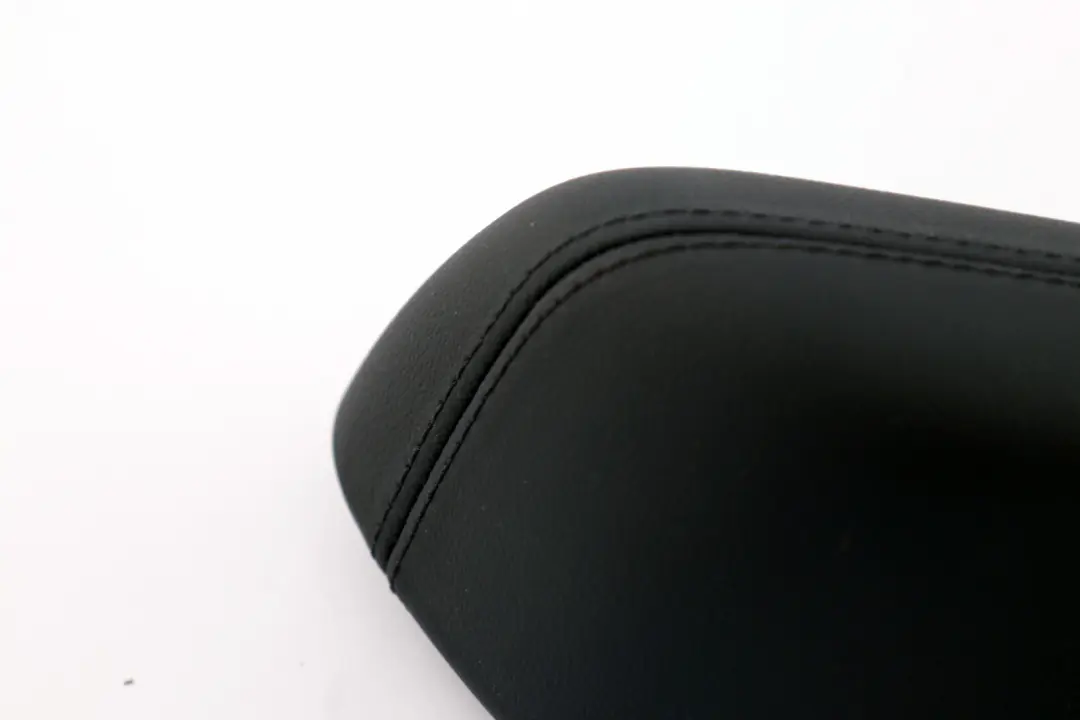 Bracciolo Pannello Porta Posteriore Sinistro Nero Carbonio per Mini R61 con numero di parte 9809739 Mini R61 Bracciolo Pannello Porta Posteriore Sinistro Nero Carbonio - SKU 9809739 - Numero di parte 9809739