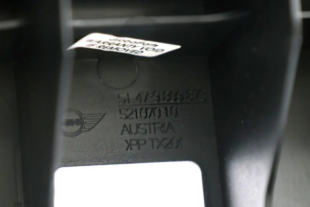 Montaje Embellecedor Maletero Negro para Mini Paceman R61 con número de pieza 9809873 Mini Paceman R61 Montaje Embellecedor Maletero Negro - SKU 9809873 - Número de pieza 9809873