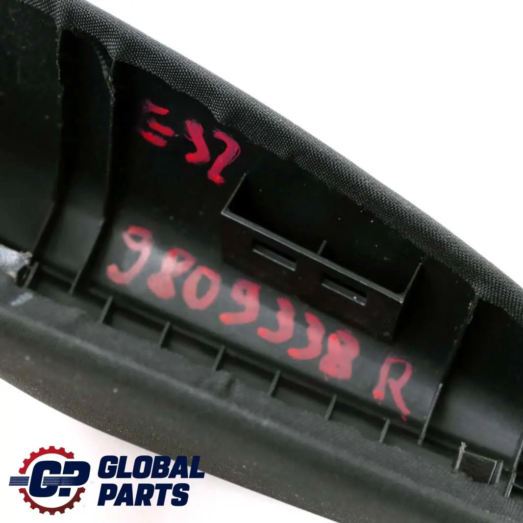 Bracciolo posteriore destro Pannello di rivestimento in tessuto nero per Mini R61 con numero di parte 9810360 Mini R61 Bracciolo posteriore destro Pannello di rivestimento in tessuto nero - SKU 9810360 - Numero di parte 9810360