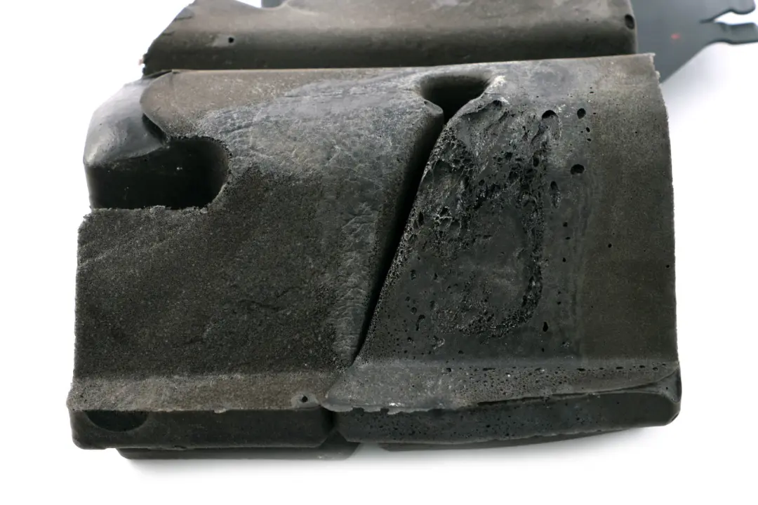 Schallisolierung Entlüftung Links für Mini Countryman R60 mit Teilenummer 9810365 Mini Countryman R60 Schallisolierung Entlüftung Links - SKU 9810365 - Teilenummer 9810365