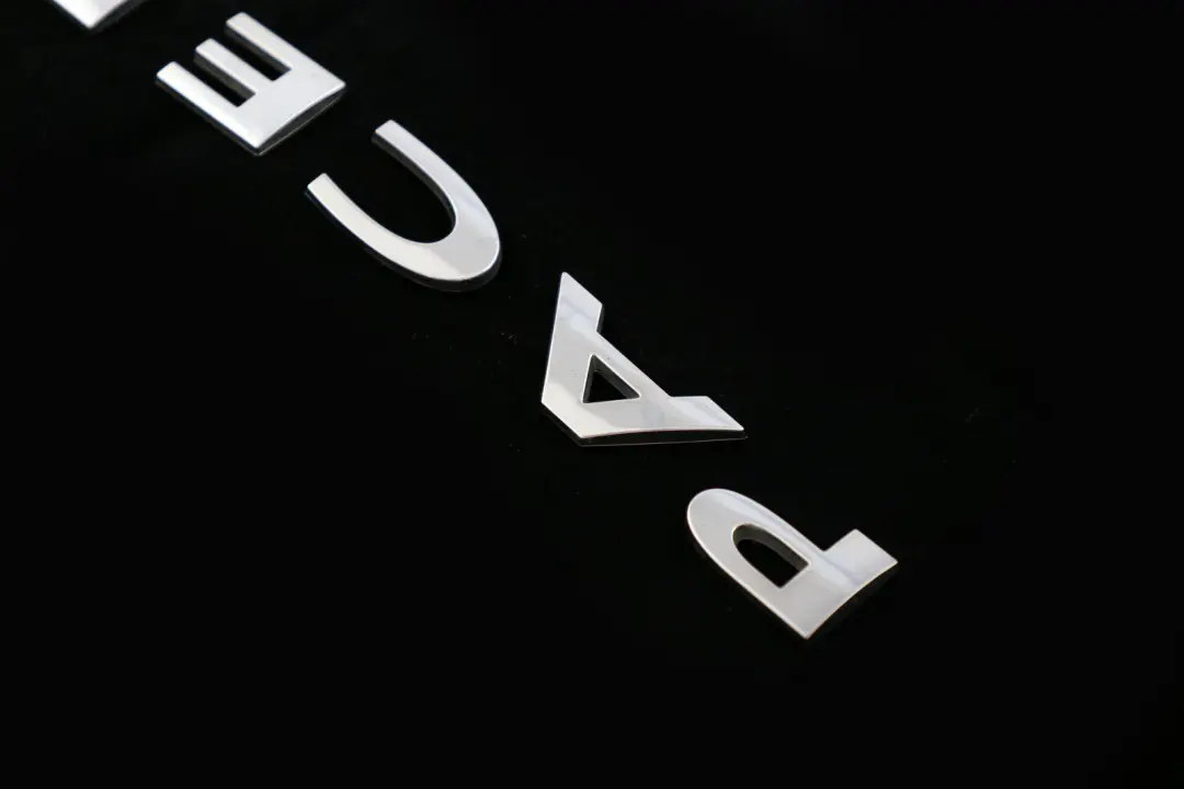 Mini R61 Lettering Emblema Logo Stivale posteriore Coperchio baule - SKU 9811765 - Numero di parte 9811765