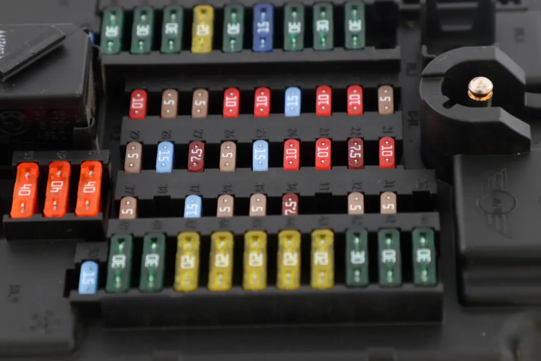 Fuse Distribution Box Module to Mini Cooper Countryman R60 with Part number 9813622 Mini Cooper Countryman R60 Fuse Distribution Box Module - SKU 9812535 - Part number 9813622