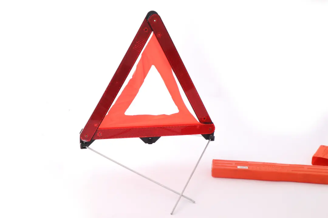 8N Triangolo Emergenza Avvertimento Pericolo per Audi TT con numero di parte 8D9860251A Audi TT 8N Triangolo Emergenza Avvertimento Pericolo - SKU 8D9860251A - Numero di parte 8D9860251A