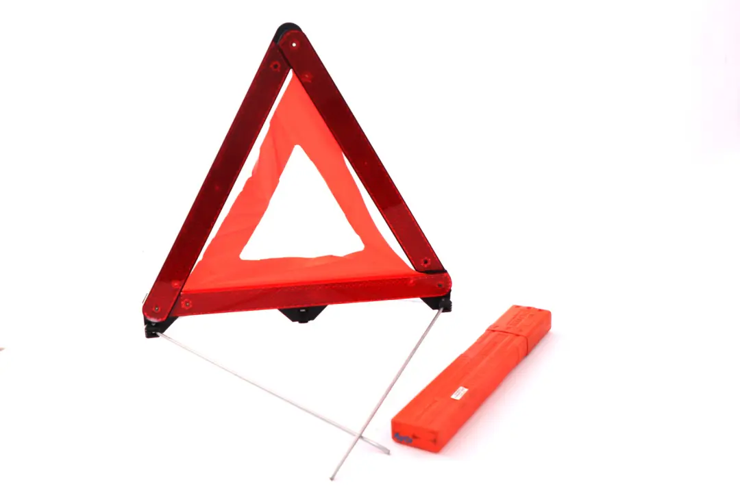 8N Triangolo Emergenza Avvertimento Pericolo per Audi TT con numero di parte 8D9860251A Audi TT 8N Triangolo Emergenza Avvertimento Pericolo - SKU 8D9860251A - Numero di parte 8D9860251A