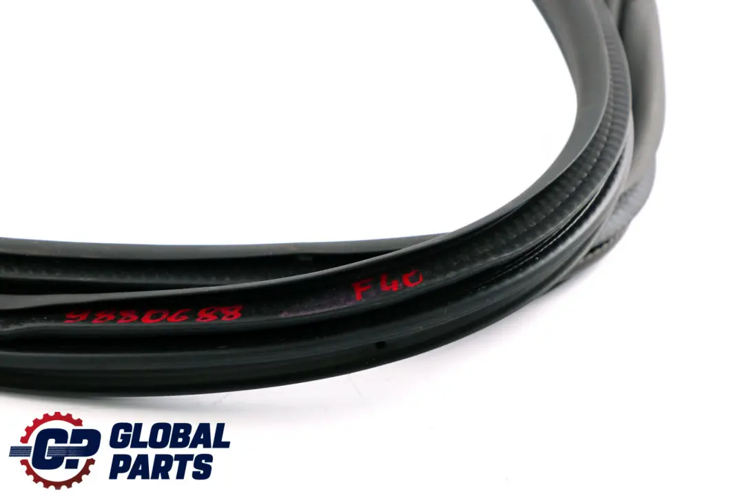 Guarnizione Protezione Bordo Porta Anteriore Sinistra Destra per BMW F40 con numero di parte 9880688 BMW F40 Guarnizione Protezione Bordo Porta Anteriore Sinistra Destra - SKU 9880688 - Numero di parte 9880688