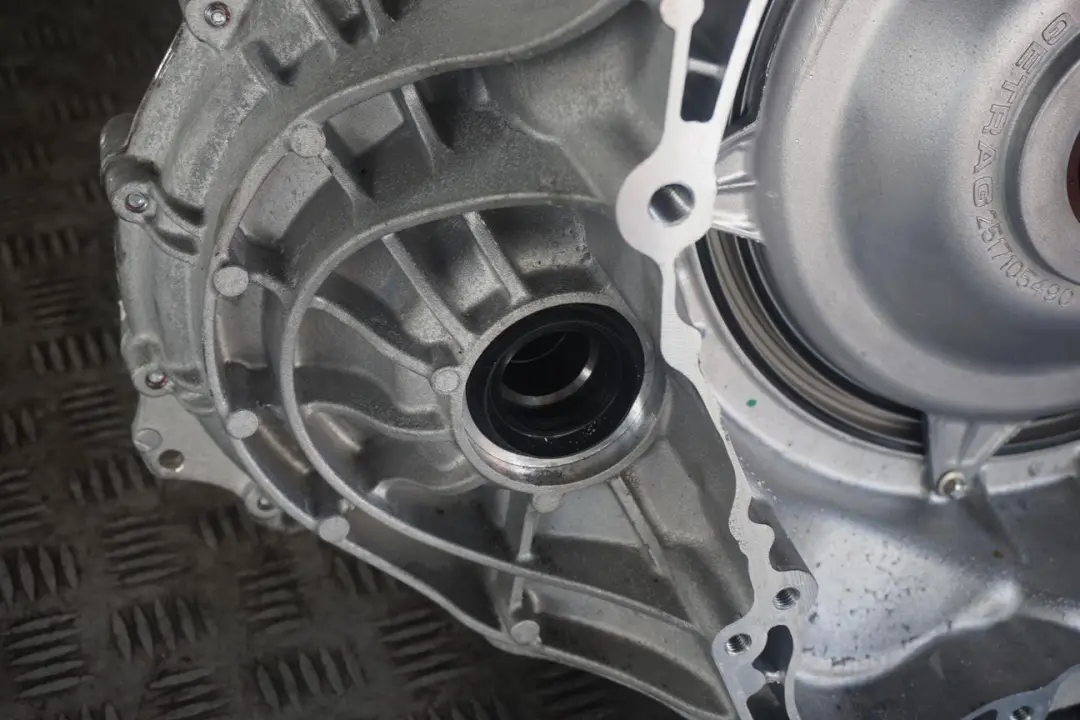 B38C Doppelkupplungs Getriebe 7DCT300 ANJ GARANTIE für BMW F40 118i 218i mit Teilenummer 9884617 BMW F40 118i 218i B38C Doppelkupplungs Getriebe 7DCT300 ANJ GARANTIE - SKU 9884617 - Teilenummer 9884617