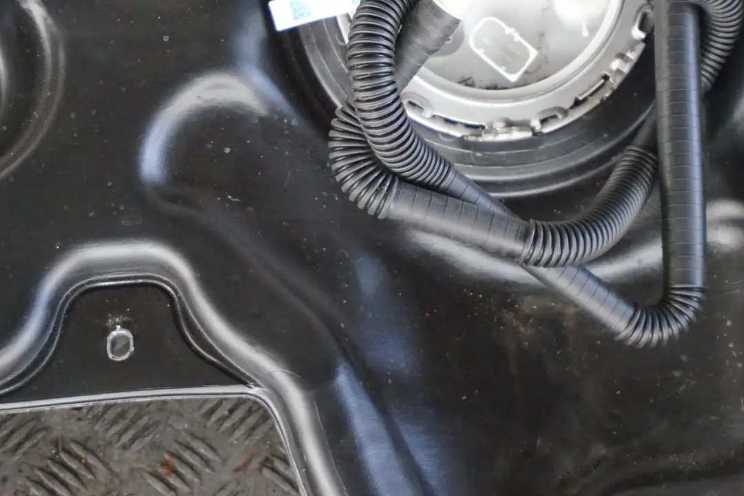 BMW 1 2 er F40 F44 118i 218i B38C Kompletter Kraftstofftank Benzin - SKU 9895424 - Teilenummer 9895424
