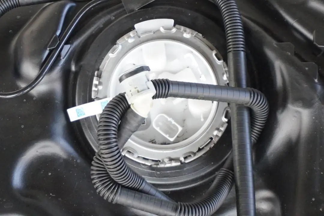 BMW 1 2 er F40 F44 118i 218i B38C Kompletter Kraftstofftank Benzin - SKU 9895424 - Teilenummer 9895424
